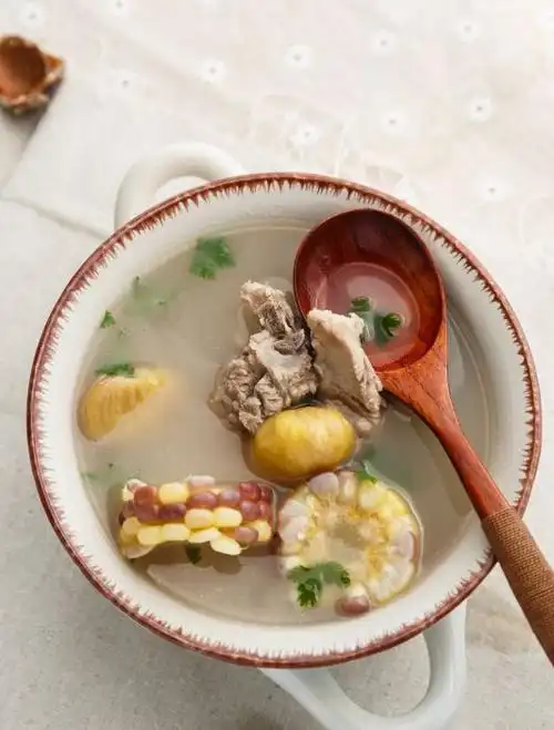 猪骨栗子汤煲的简单做法