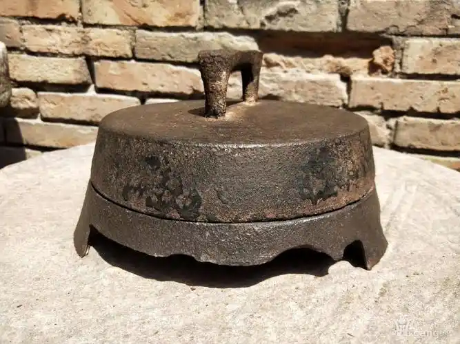 精品老铁器三足行军锅