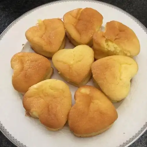 进宝12做的简单易做的-----酸奶鸡蛋糕(小蛋糕)