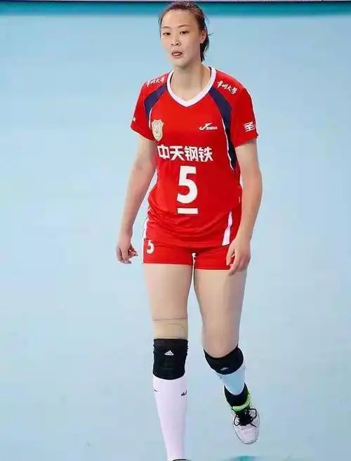 惠若琪早期比赛照,身材圆润壮实,体型偏胖,大腿下肢比较粗壮!