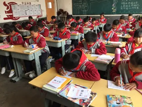 其它 相沟中心小学三年级三班读书主题班会 为进一步激发广大学生阅读