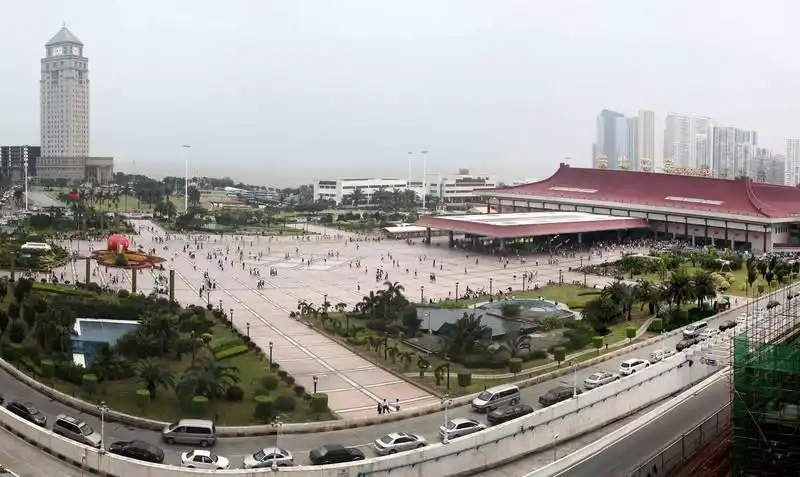 珠海拱北口岸广场全景图