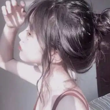 头像真人女生侧脸可爱