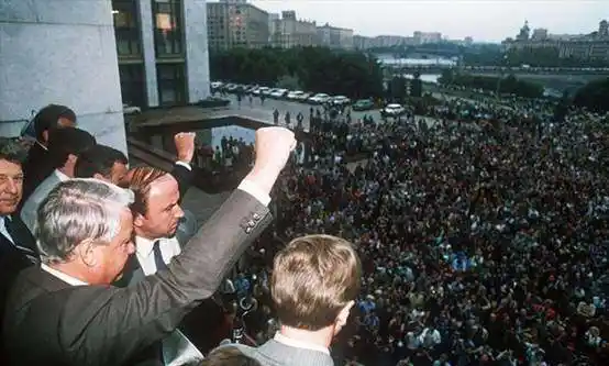 10张苏联解体前的老照片叶利钦挥动拳头第七张让人沉默