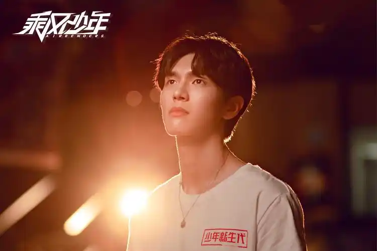 青春励志剧《乘风少年》正式杀青 花季少年真实演绎追梦人生