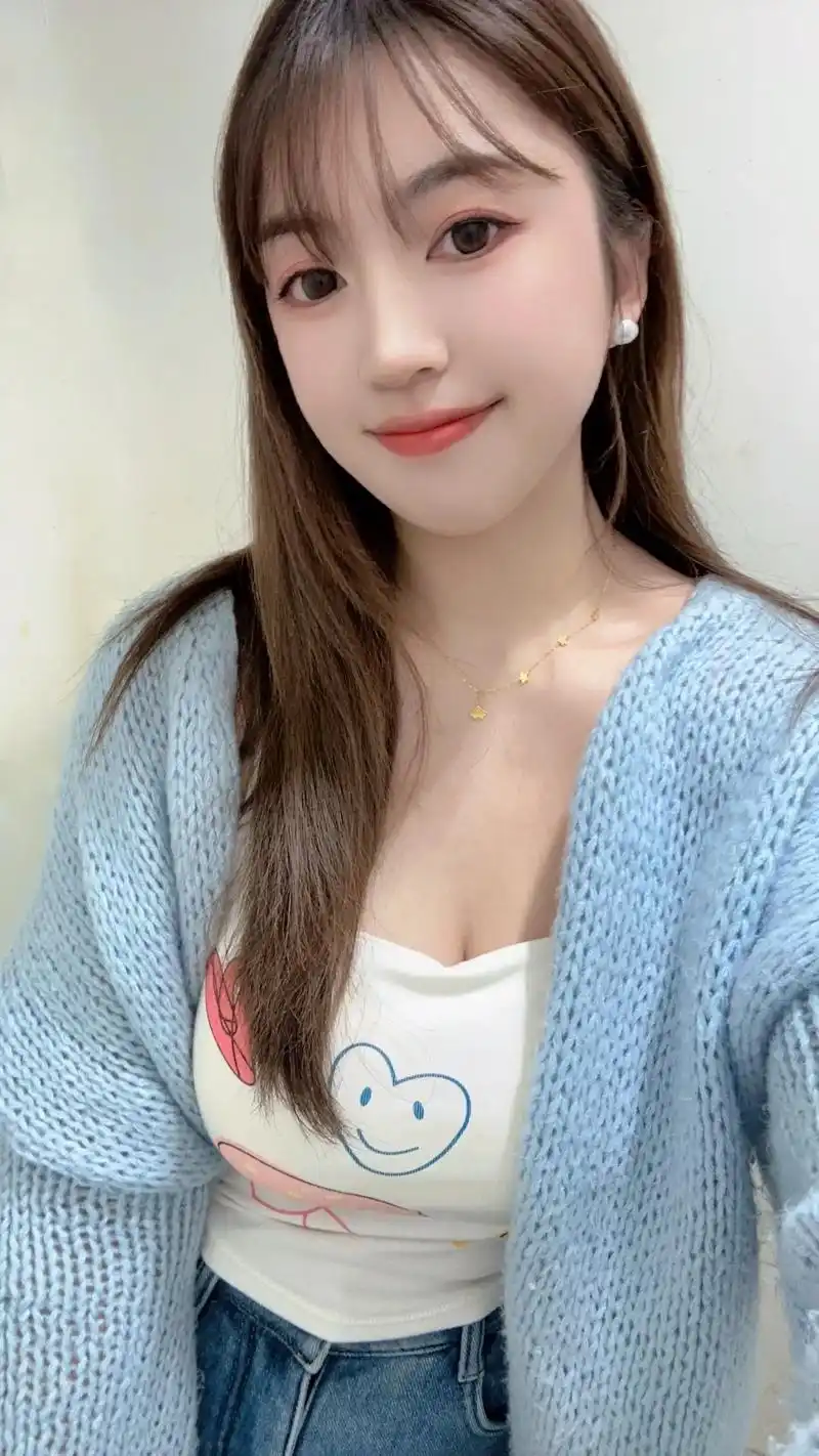 "而你却靠近了 逼我们视线交错"#重庆妹子 #圆脸 #旺夫女 - 抖音