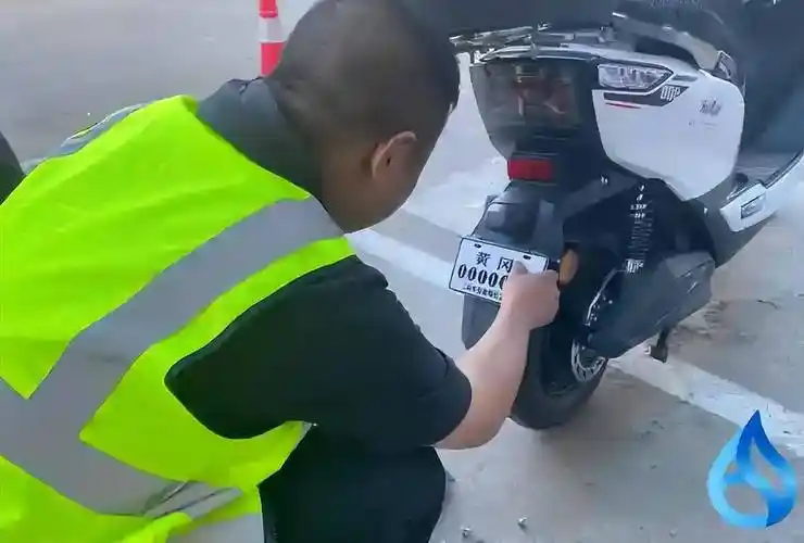 关于黄冈中心城区电动车"白牌"即将停用的若干问题解答_自行车_摩托车