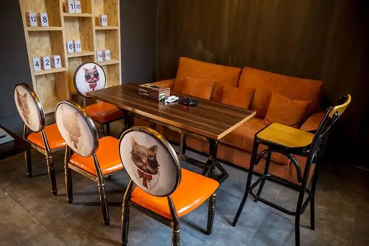 大桌游室[ 桌游室 ]除了实况,还有其它游戏你都可以玩,就不给你介绍