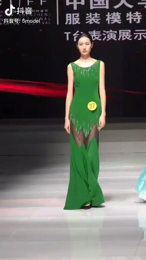 2021第5届中国大学生时装模特大赛金奖选手身高1米82超模t台走秀
