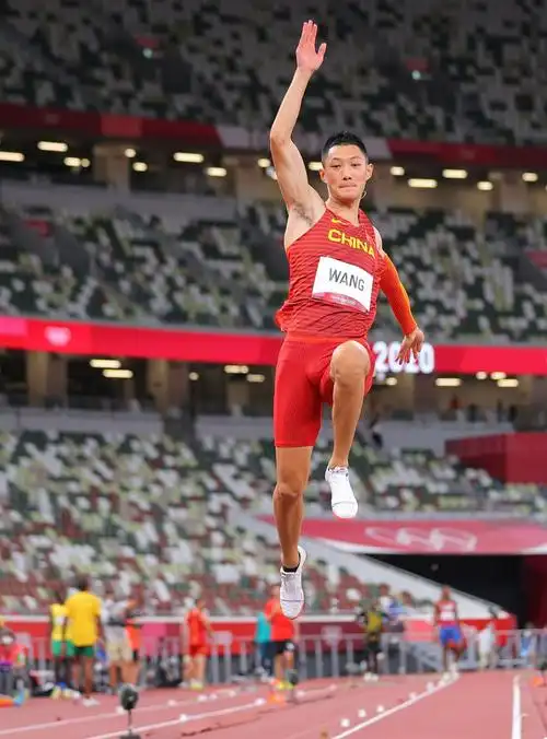 2021年7月31日,王嘉男在东京奥运会男子跳远资格赛中.