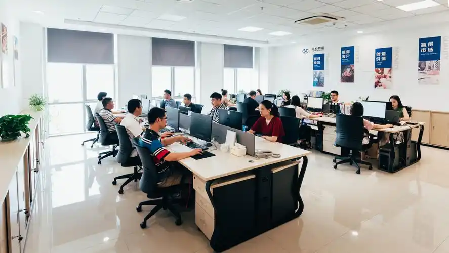 而非理性,没有所谓的模式化刻板风格,只有艺术化和情绪化的场景体验