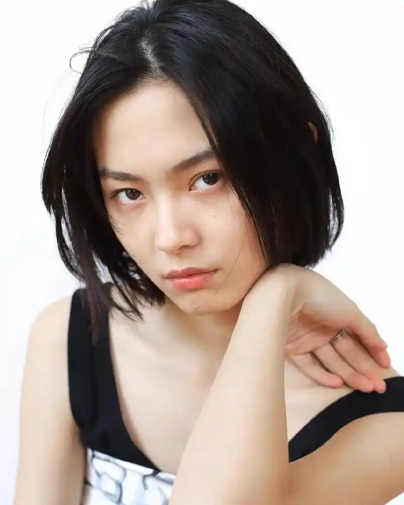 她16岁任性出道成lv秀场唯一中国模特,19岁抢宋茜男友_赵佳丽