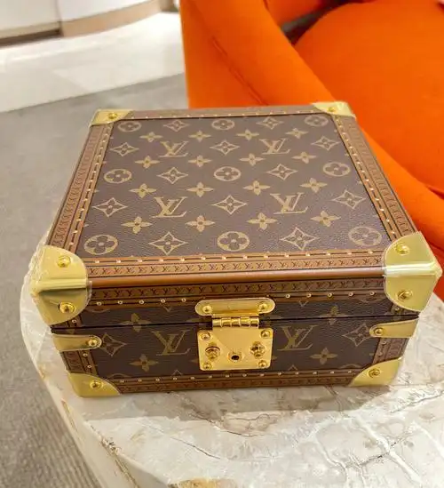 lv方形珠宝箱
