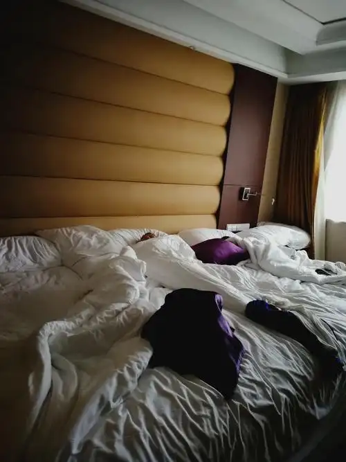 确定我们是来旅游的吗?我们是来住宾馆睡觉的吧,每天睡到自然醒.