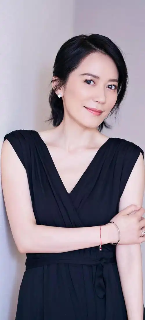 50岁俞飞鸿高清写真曝光颜值不低于20出头的小姑娘至今单身