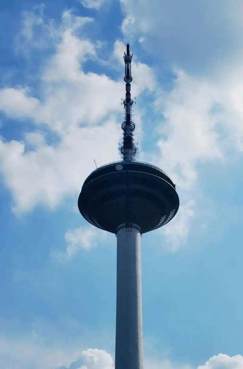 沈阳的建筑-辽宁彩电塔 辽宁广播电视塔位于辽宁省沈阳市沈河区南运河