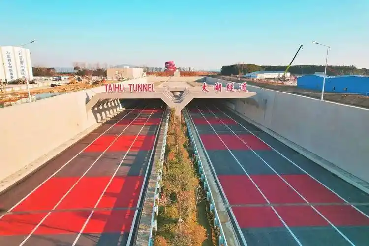 即将迎来通车太湖隧道通过交工验收