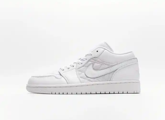 white aj1 乔1全白 低帮篮球鞋 #鞋身采用全白色 ,与之前的aj 1纯白不