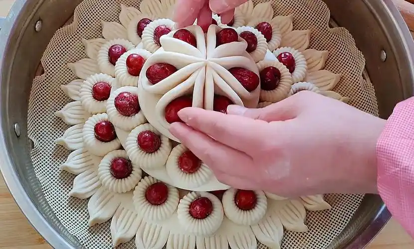 过年蒸枣花糕,和面只加水就错了,面点师教你这样做,凉了也不硬