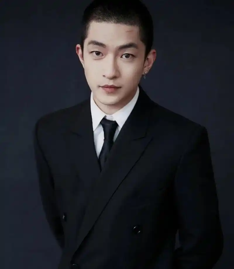 浅发一下吧#一闪一闪亮星星 #屈楚萧 - 抖音