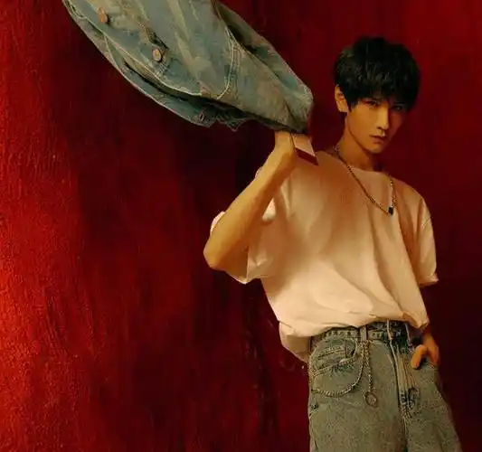 青3选手刘俊昊宣称不塌房,自我介绍有点东西,打call阵容超强大_明星