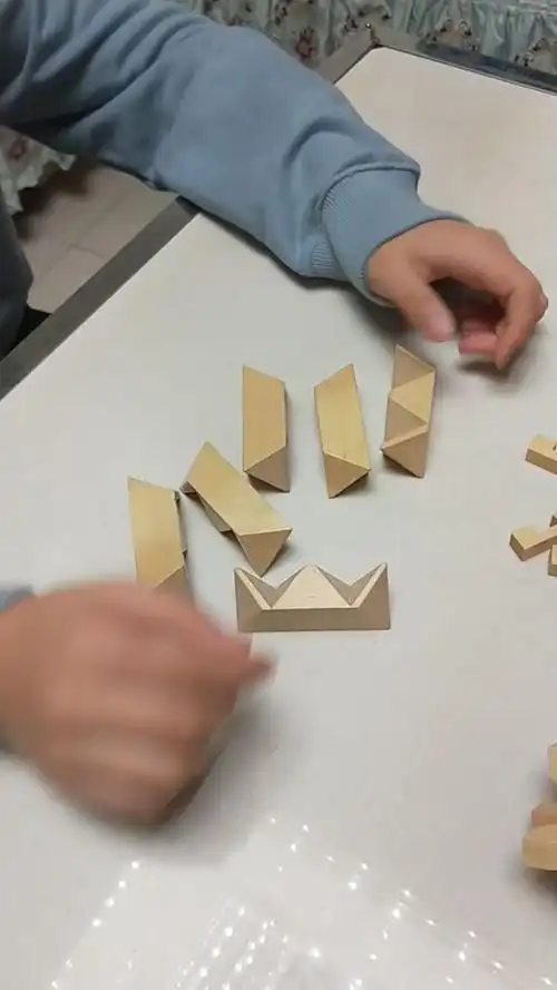 20秒拼好孔明锁八角球……愿你:不以物喜,不以己悲,踏实走好人生的每