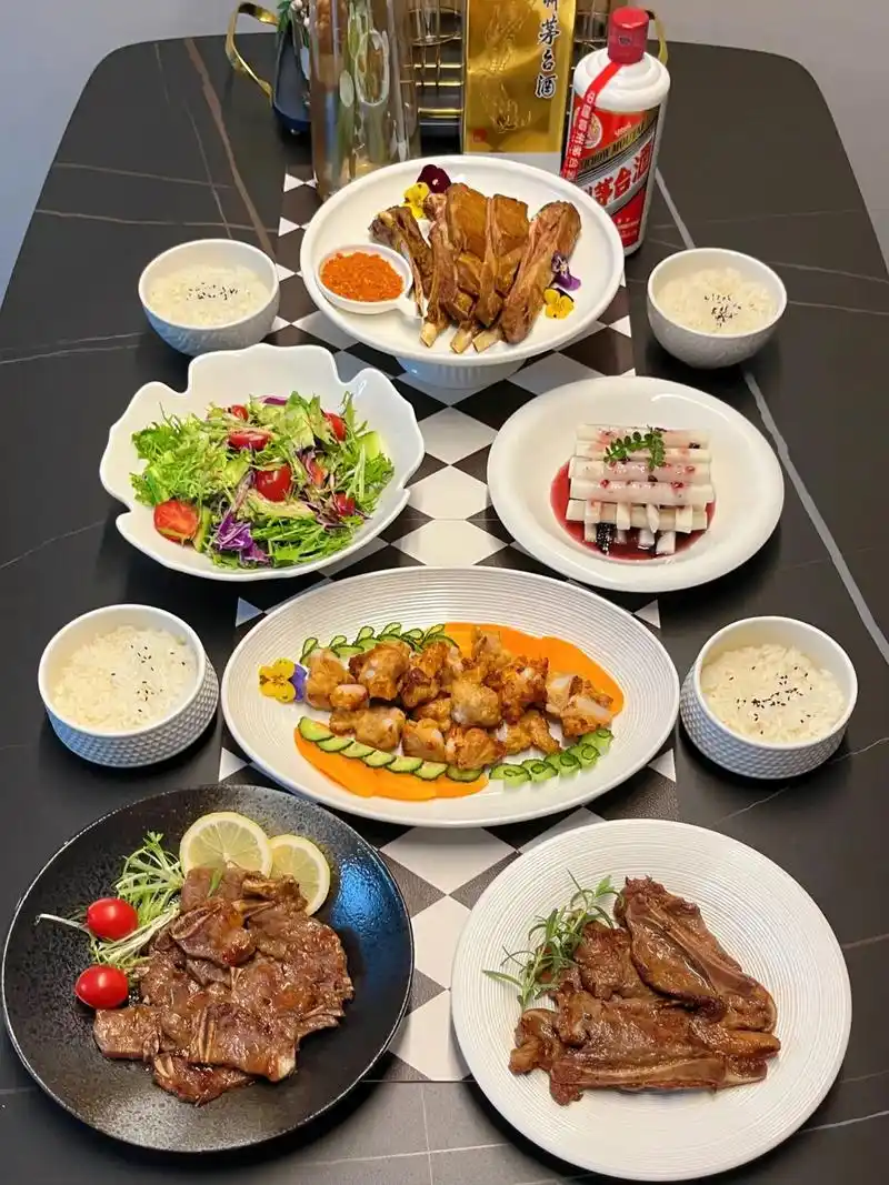 家宴聚餐 | 餐桌上的仪式感.年底家庭聚餐跟着多了起来,今天 - 抖音