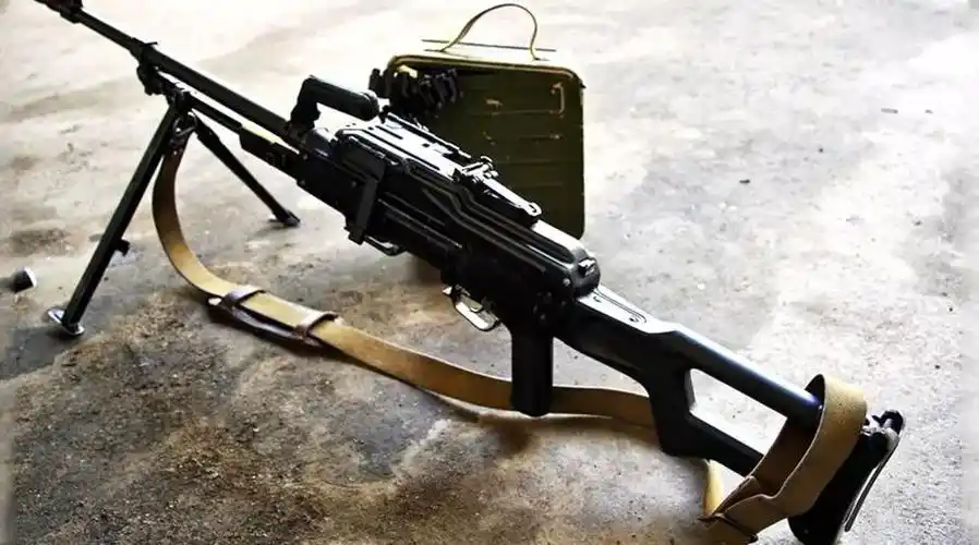 pkm通用机枪是通用机枪里最轻的一支,空枪重量为 7.