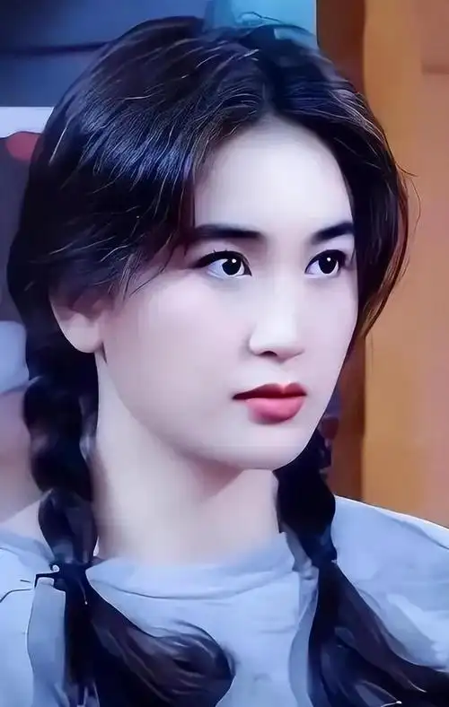 "最美妲己"温碧霞:17岁为艺术献身引争议,34岁嫁入"豪门"