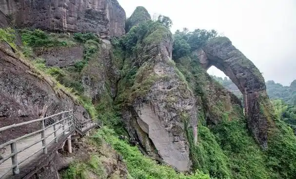 龙虎山风景区在哪里,我国第八处世界自然遗产介绍