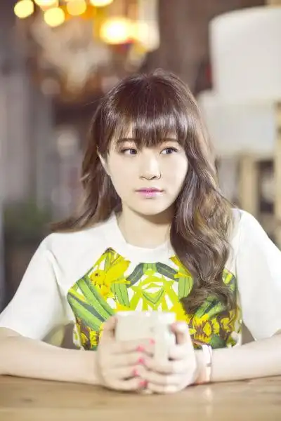 香香纪念单曲《白鹭》首播 十年华丽转身