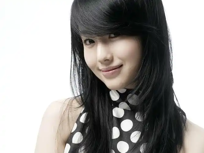 阳光美女如此惹眼诱惑桌面壁纸