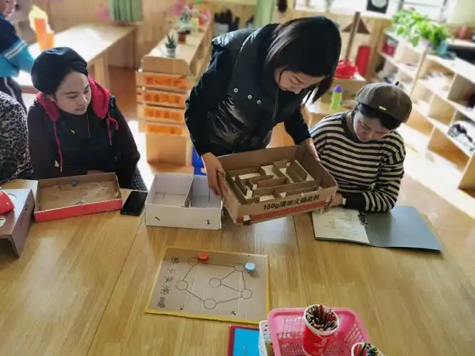 巧手唤新意,教具显智慧——未来星幼儿园教师自制教玩具评比交流活动