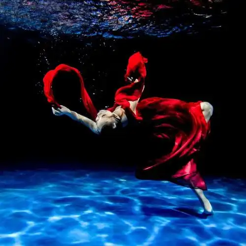 水下舞蹈一一穆老哥摄