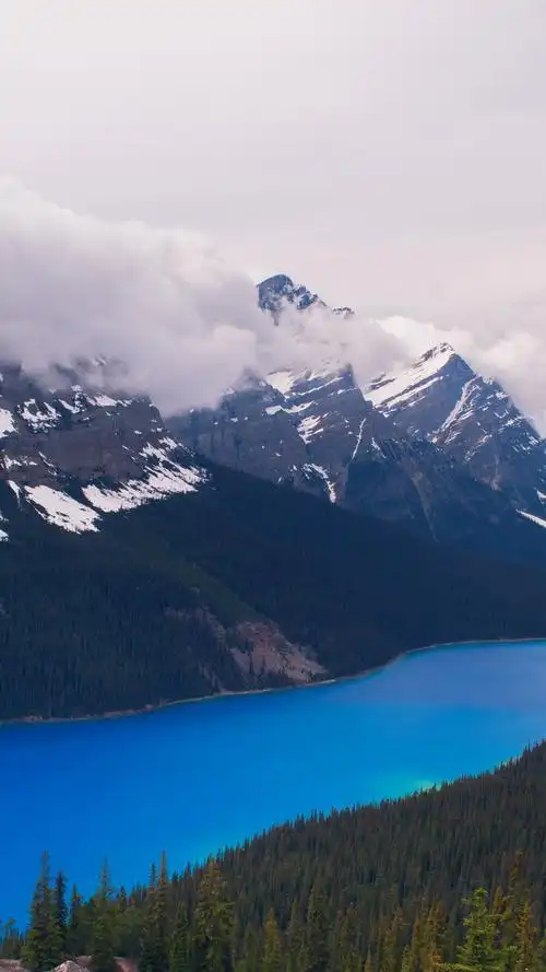 白云笼罩下的雪山,高清图片,手机壁纸