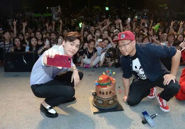 导演韩延执导,李易峰领衔主演,迈克尔·道格拉斯特邀主演,周冬雨特别