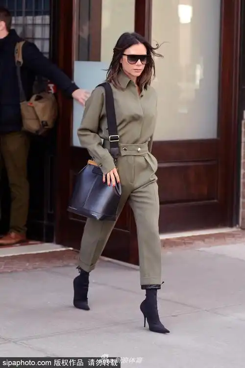 贝嫂维多利亚出街气场不减