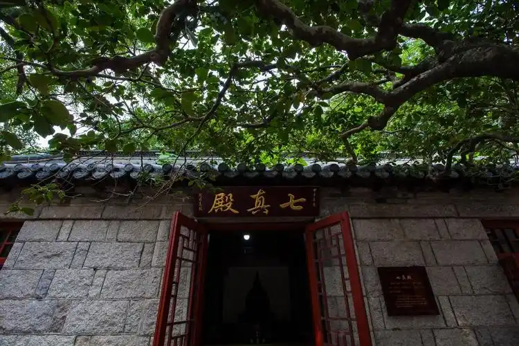 跋山涉水,翻山越岭,终于到达我梦寐以求的地方.