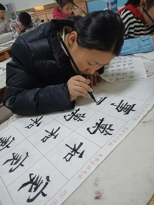 龙山校区周六下午2-4点毛笔字,楷书不好书写,根据图片回家练习一下