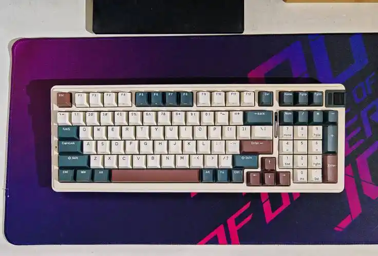 追求手感,又要创新颜值?那么这款珂芝k98胶坨坨键盘值得一试