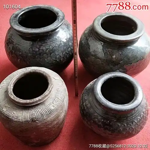 村里拆迁收来的几个老坛子,正常使用,品相如图.
