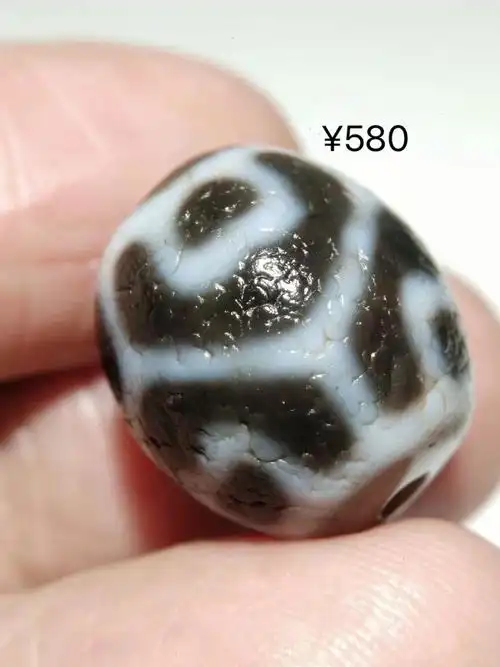 藏传达洛龟甲莲花天珠