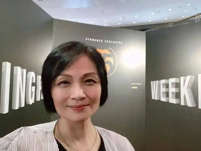 他坦承,当时贪玩寻找自由,离婚的决定很不成熟.