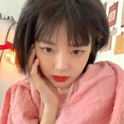 调皮可爱小丫头图片