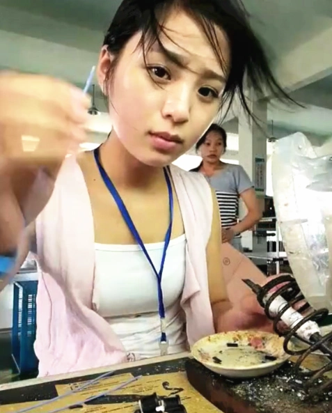 工厂女工:直播走红