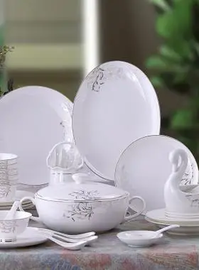 奢华手绘金边景德镇陶瓷餐具套装家用骨瓷欧式碗盘西式宫廷礼盒