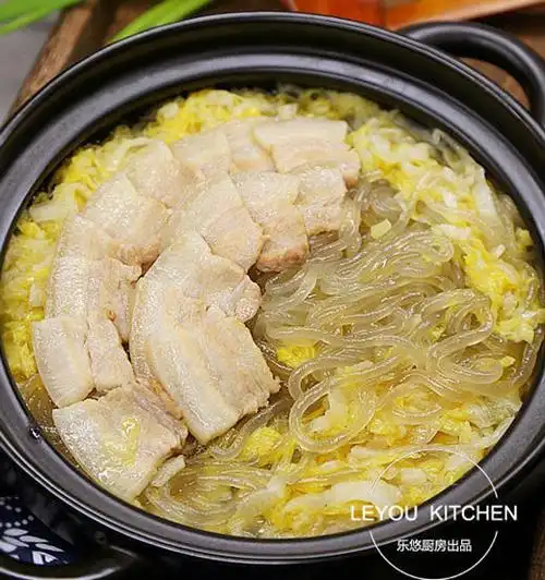 东北酸菜五花肉炖粉条