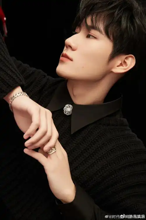 张真源的双眼皮##张真源怼脸自拍照