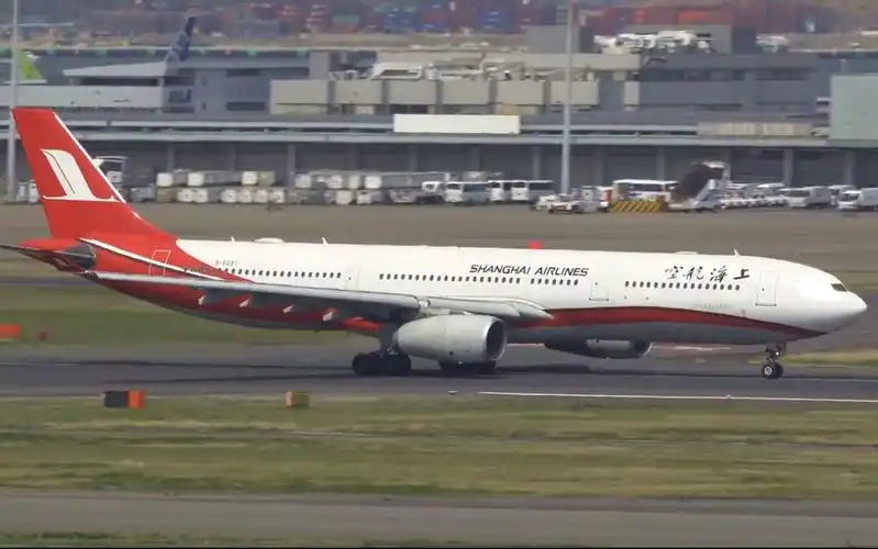 上海航空空客a330-300 (b-6097)东京羽田国际机场起飞