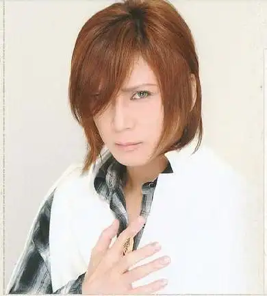 京本政树,京本大我的爸爸.五十几岁的大叔,完全是妖孽来着